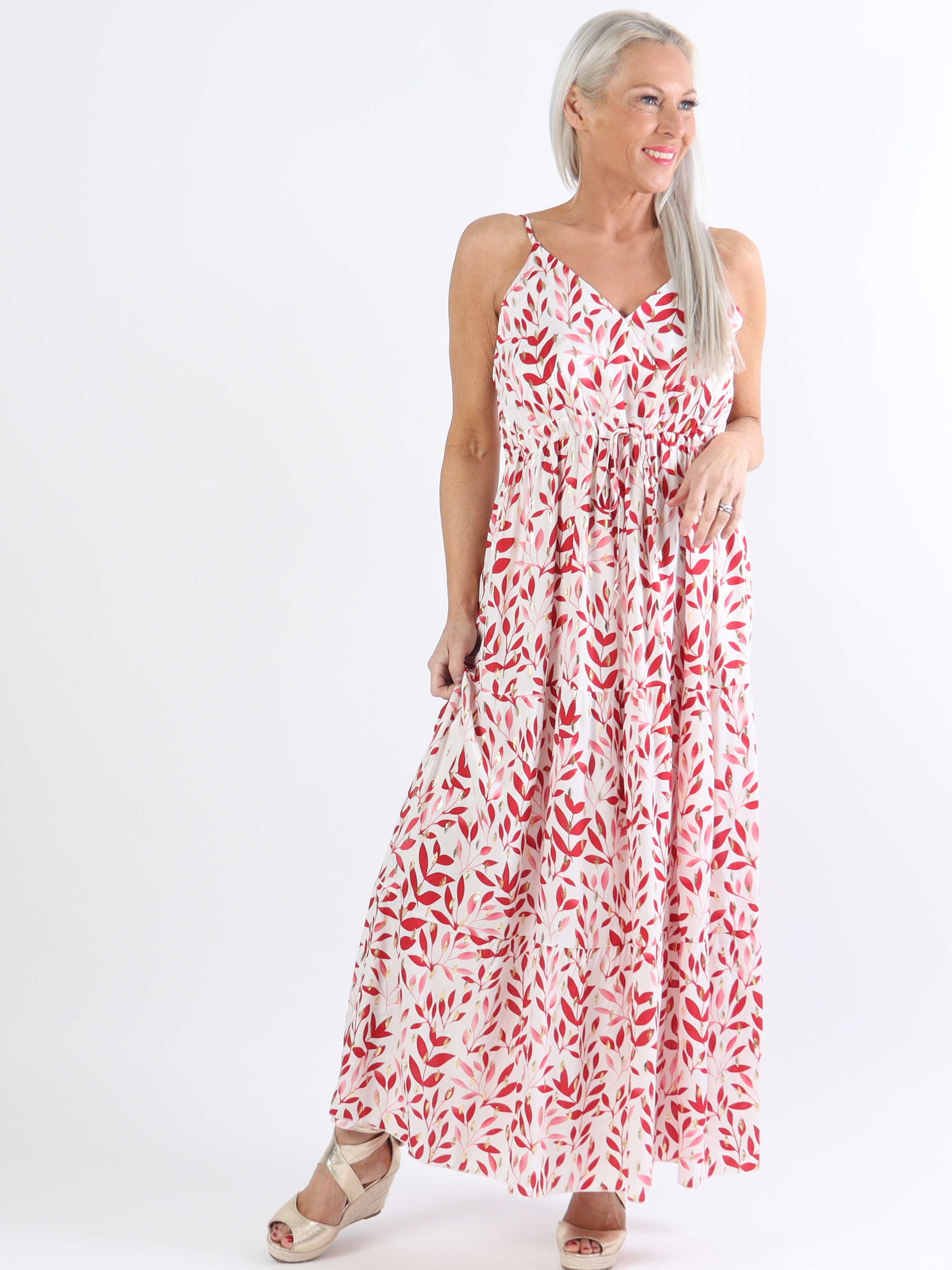 Lucie Leaf - Viskosbandsklänning i plus size med v-ringning